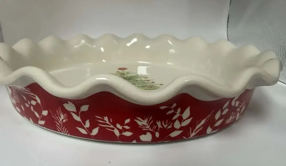 Pioneer Woman 9” Pie Dish “Made with Love” Ruffled Edge Christmas Tree